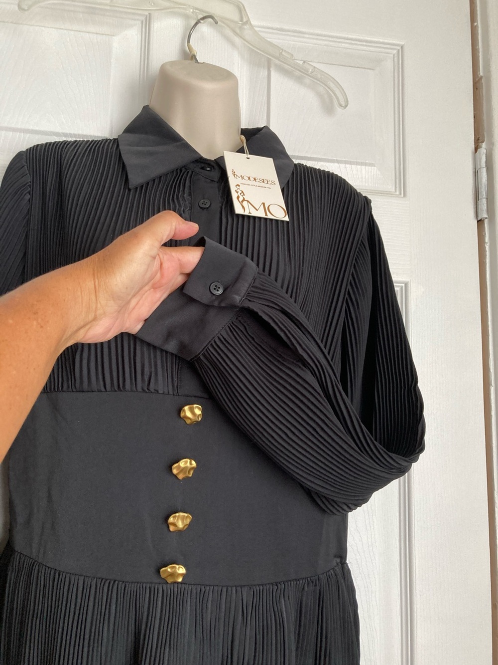 MODESEES Black Long-Sleeve Pleated Maxi Dress with Gold Button Waist Size Medium - Picture 4 of 10